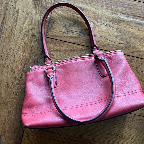 Red Coach Mini - Picture 2 of 4